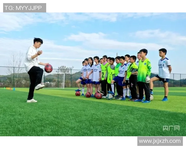 小甜甜与足球传奇：探索他在绿茵场上的巅峰时刻与不朽影响